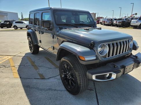 Used 2025 Jeep Wrangler Unlimited Sahara w/ Safety Group AWD/4WD image 7