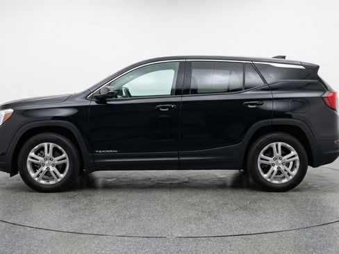 Used 2024 GMC Terrain SLE image 5