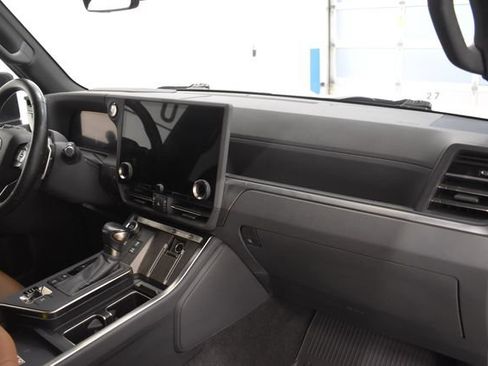 Used 2024 Lexus GX 550 w/ Cold Area Package AWD/4WD image 18