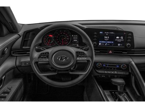 Used 2022 Hyundai Elantra SEL w/ Convenience + Premium Package FWD image 10