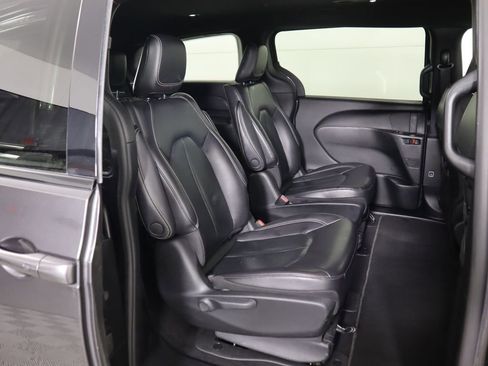 Used 2022 Chrysler Pacifica Touring-L w/ S Appearance Package image 20