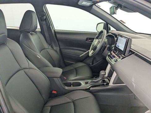 Used 2024 Toyota Corolla Cross AWD Hybrid image 32