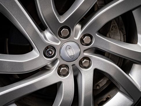 Used 2019 Land Rover Discovery HSE image 8