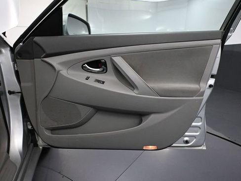 Used 2011 Toyota Camry LE image 37