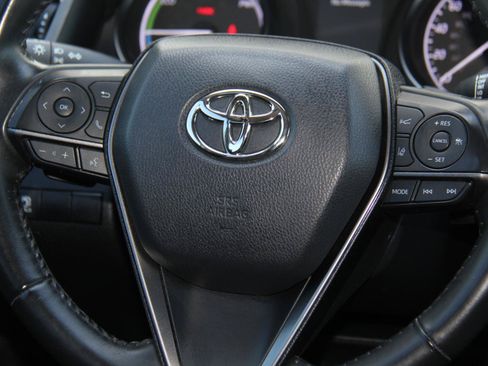 Used 2022 Toyota Camry SE FWD image 12