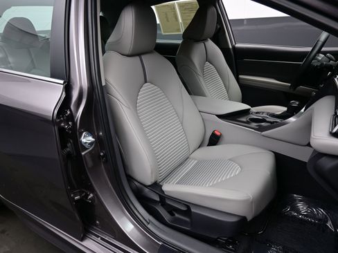 Used 2024 Toyota Camry SE image 15