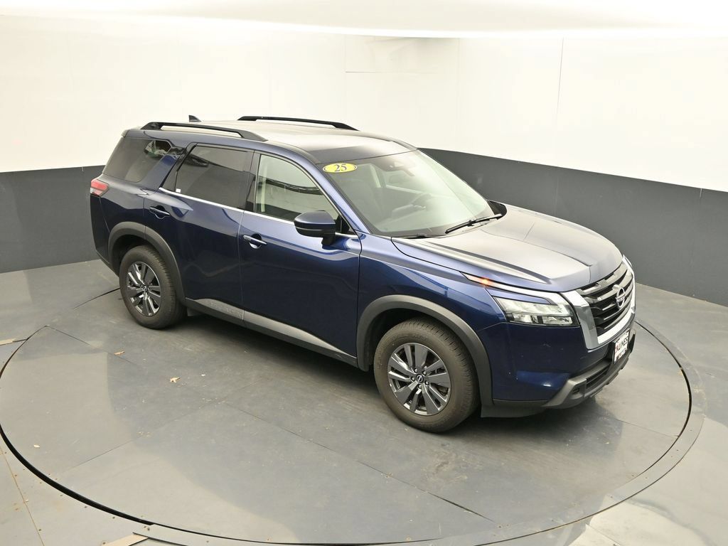 Used 2025 Nissan Pathfinder SV FWD image 37