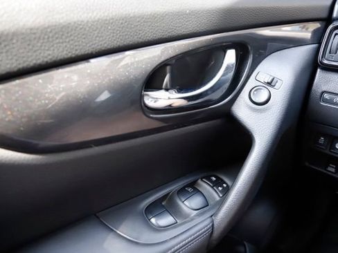 Used 2019 Nissan Rogue SV AWD/4WD image 20