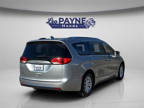 Used 2020 Chrysler Pacifica Touring-L image 9