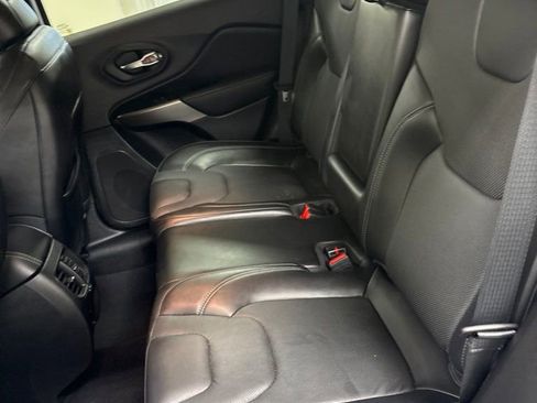 Used 2021 Jeep Cherokee Latitude Lux w/ Comfort/Convenience Group AWD/4WD image 24