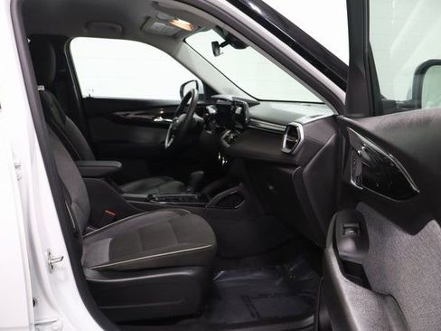 Used 2025 Chevrolet TrailBlazer LT image 14