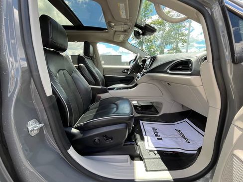 Used 2023 Chrysler Pacifica Limited FWD image 20