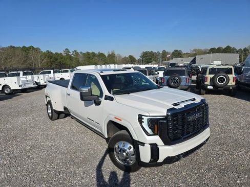 Used 2024 GMC Sierra 3500 Denali Ultimate image 2