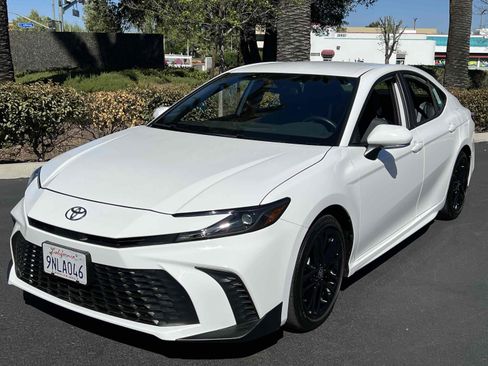 Used 2025 Toyota Camry SE image 19