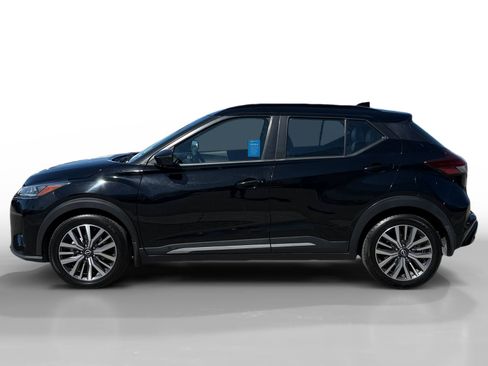 Used 2023 Nissan Kicks SR w/ SR Premium Package FWD image 2