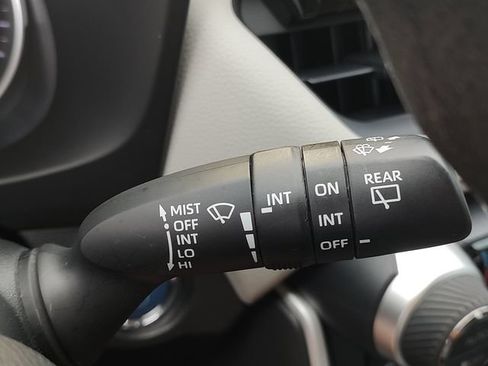 Used 2022 Toyota RAV4 XLE AWD/4WD image 22