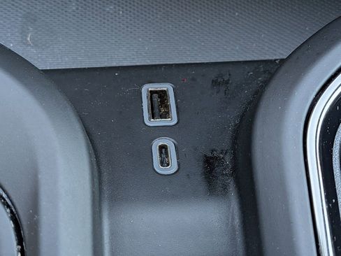 Used 2023 GMC Sierra 1500 AT4 w/ Technology Package image 21