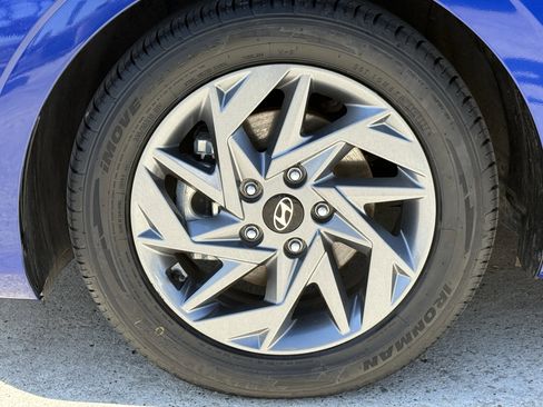 Used 2024 Hyundai Elantra SEL image 12