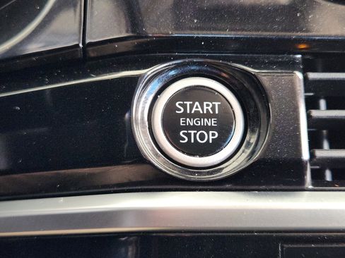 Used 2022 Nissan Pathfinder SV image 22