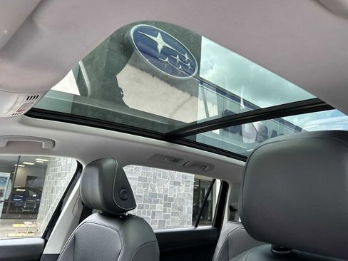 Used 2021 Volkswagen Tiguan SE FWD image 11
