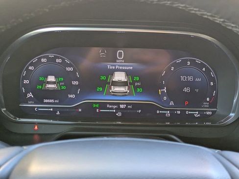 Used 2024 Chevrolet Suburban Premier image 31