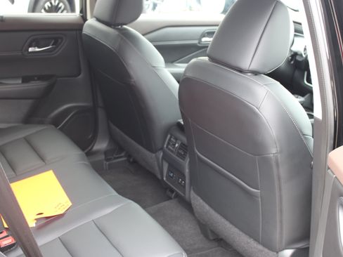 Certified 2023 Nissan Rogue SL w/ SL Premium Package AWD/4WD image 16