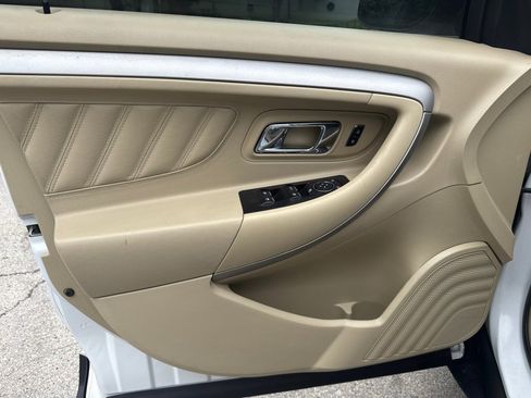 Used 2017 Ford Taurus SE FWD image 15