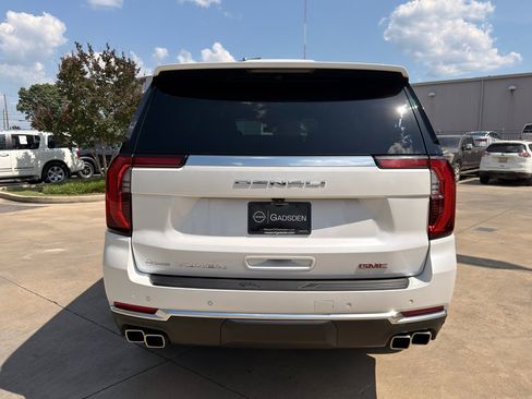 Used 2025 GMC Yukon Denali w/ Sun & Power Step Package AWD/4WD image 4