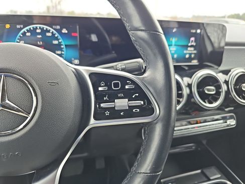 Used 2023 Mercedes-Benz GLB 250 4MATIC image 19
