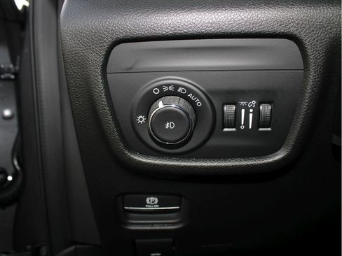 New 2025 Jeep Grand Cherokee Limited w/ Black Appearance Package image 12