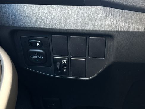 Used 2015 Toyota Prius Two image 27