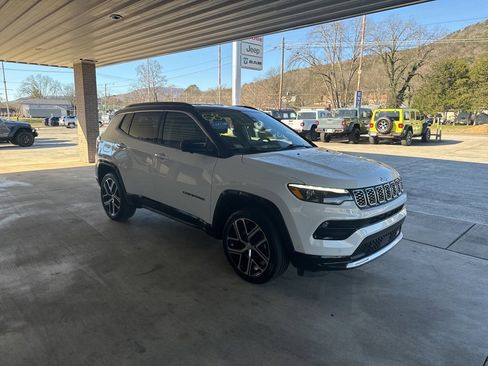 Used 2024 Jeep Compass Limited w/ Elite Group image 3