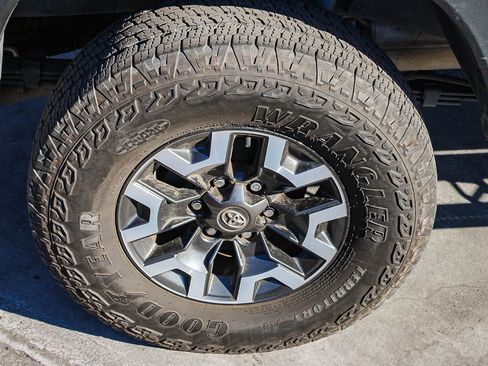 Used 2023 Toyota Tacoma 2WD Double Cab image 7