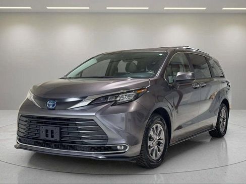 Used 2022 Toyota Sienna XLE image 21