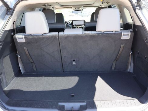 Used 2025 Toyota Highlander Platinum AWD/4WD image 13