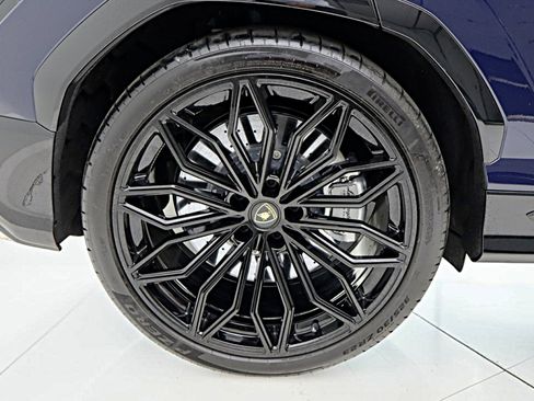 Used 2025 Lamborghini Urus SE AWD/4WD image 56