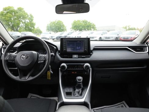 Used 2019 Toyota RAV4 LE AWD/4WD image 14