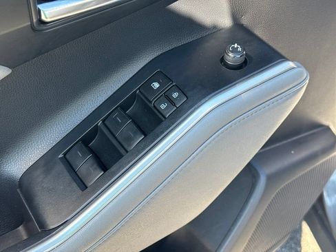 Used 2023 Toyota Highlander XLE FWD image 39
