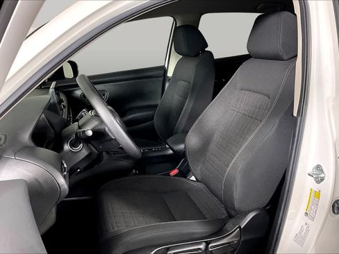 Used 2023 Honda HR-V LX image 8