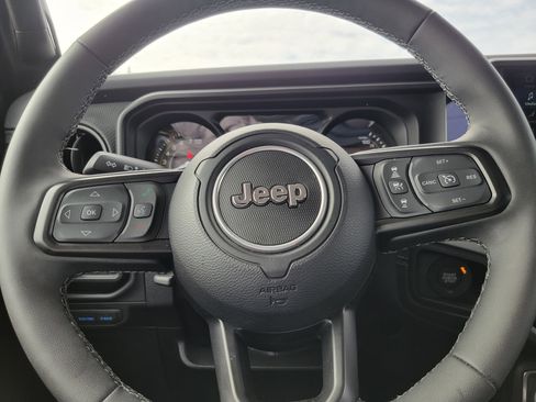 Used 2025 Jeep Wrangler Unlimited Rubicon 4xe w/ Convenience Group image 8