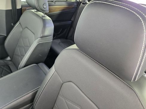 Used 2024 Volkswagen Atlas SE image 28