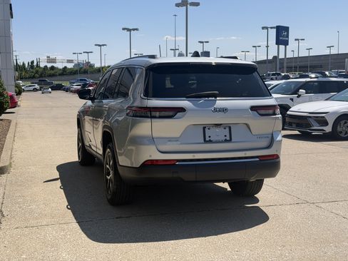 Used 2023 Jeep Grand Cherokee L Limited AWD/4WD image 7