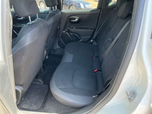 Used 2020 Jeep Renegade Altitude FWD image 3