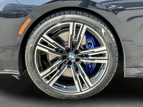 Used 2024 BMW 740i w/ Premium Package RWD image 25