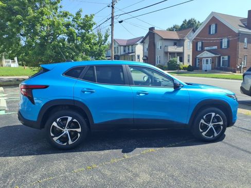 Certified 2025 Chevrolet Trax RS FWD image 4