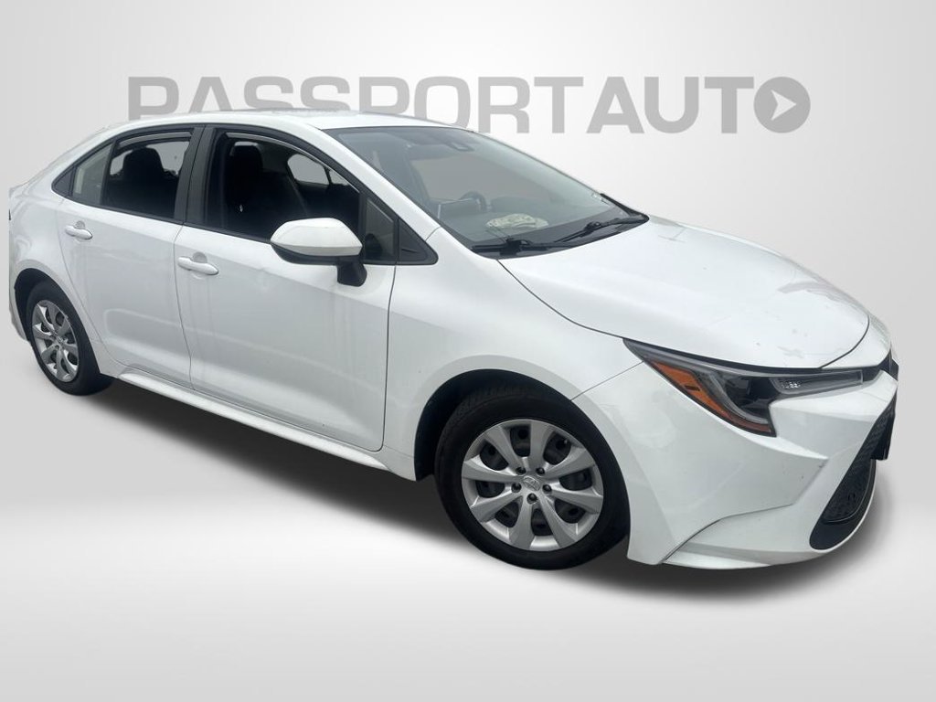 Used 2021 Toyota Corolla LE FWD image 2