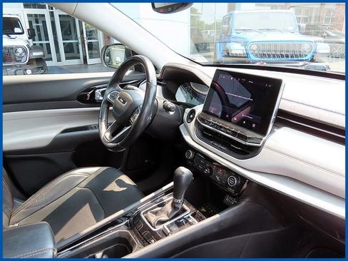 Used 2022 Jeep Compass Limited w/ Sun and Sound Group AWD/4WD image 8