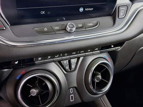 Used 2025 Chevrolet Blazer LT FWD image 24