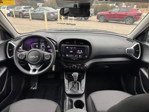 Used 2025 Kia Soul LX w/ LX Technology Package image 28