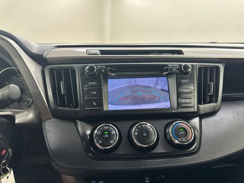 Used 2018 Toyota RAV4 LE w/ All Weather Liner Package AWD/4WD image 43